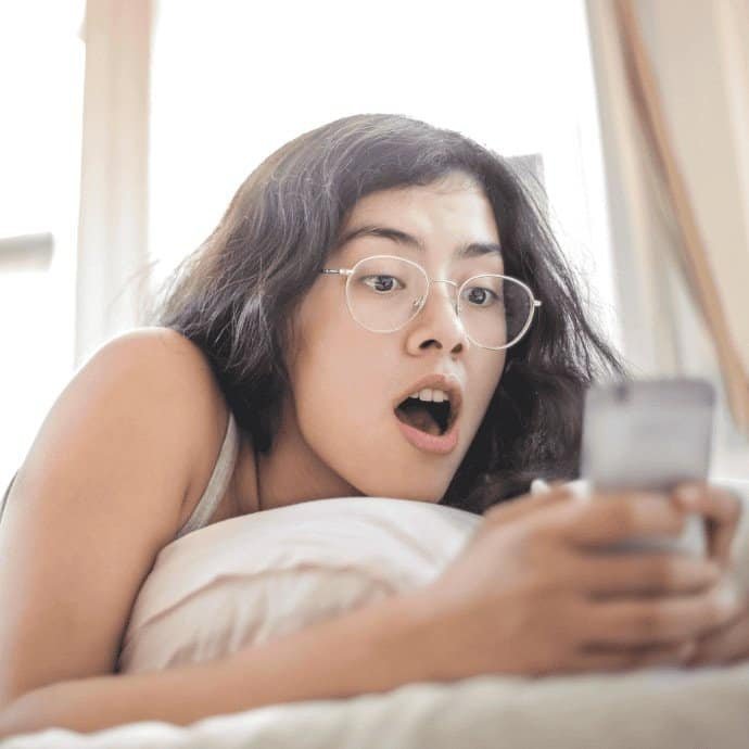 ¿Alguna vez te has preguntado por qué algunos verbos en pasado en inglés suenan diferente aunque todos terminan en "-ED"? 🤔 Muchos estudiantes de inglés tienen problemas con esto, pero hoy te enseñaré tres reglas súper simples para que lo domines de una vez por todas.